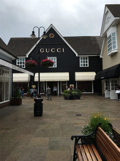 bicester village outlet shops.